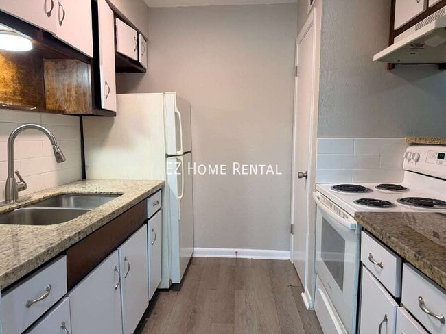 Photo - 2101 6th Ave N