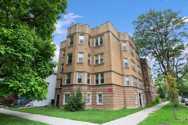 Building Photo - 4055 N Spaulding Ave Unit 1