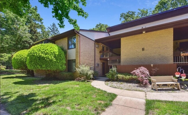 Building Photo - 11 Pine Cluster Cir Unit C