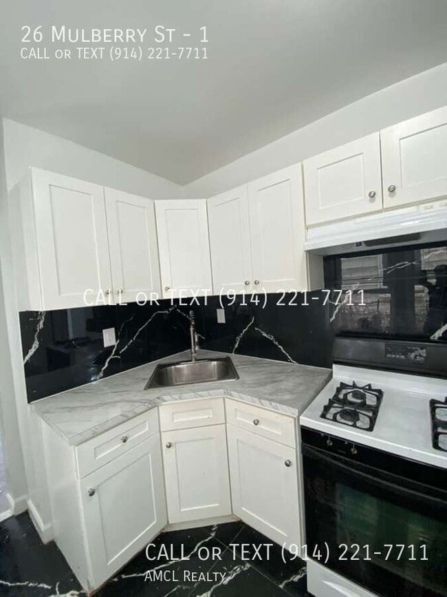 Building Photo - 26 Mulberry St Unit 1