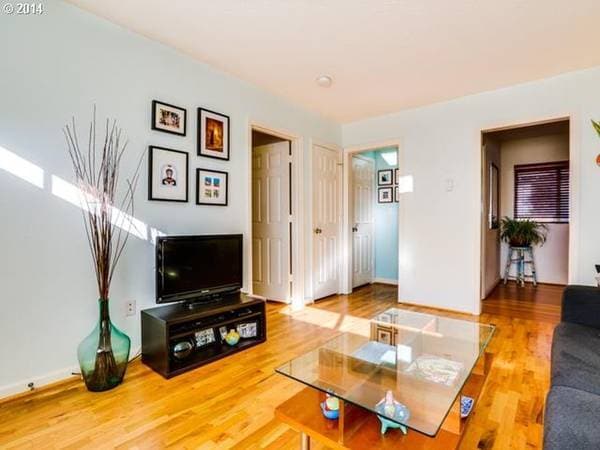 Building Photo - 5530 NE 7th Ave Unit 7