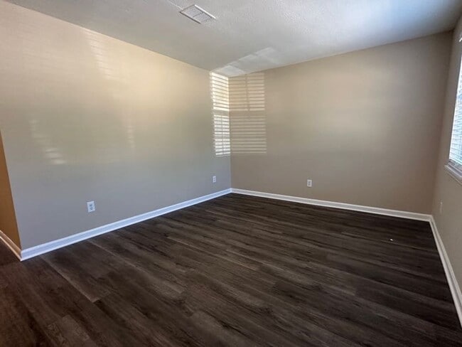 Photo - """~132 Stoneybrooks Place Unidad A