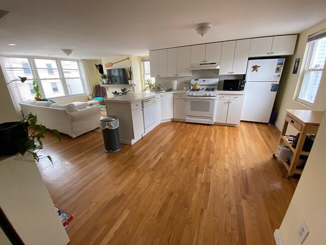 Building Photo - 91 5th St Unit 2