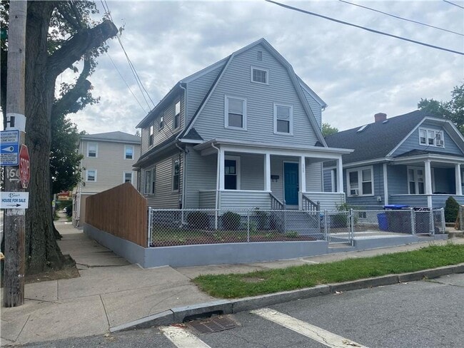 Building Photo - Renovated 3BR Single Family Home Near Downtown Providence & JWU Harborside