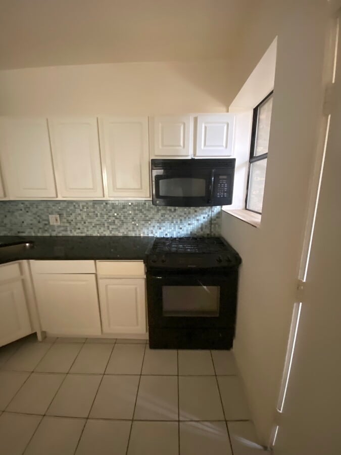 Kitchen - 4930 N Kedzie Ave Unit 2-E