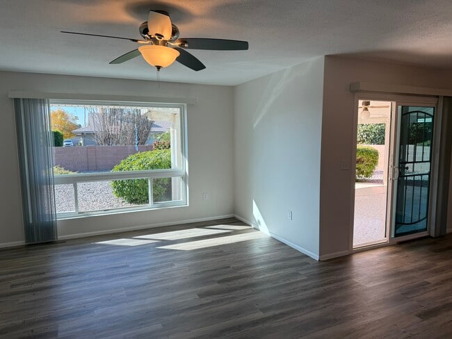 Photo - 10936 W Roundelay Cir