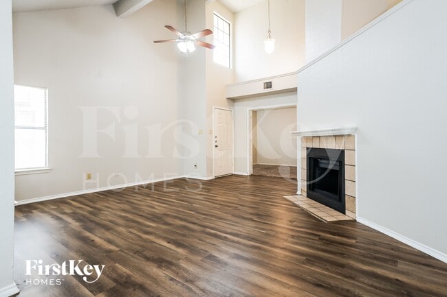 Photo - 922 Ramblewood Dr