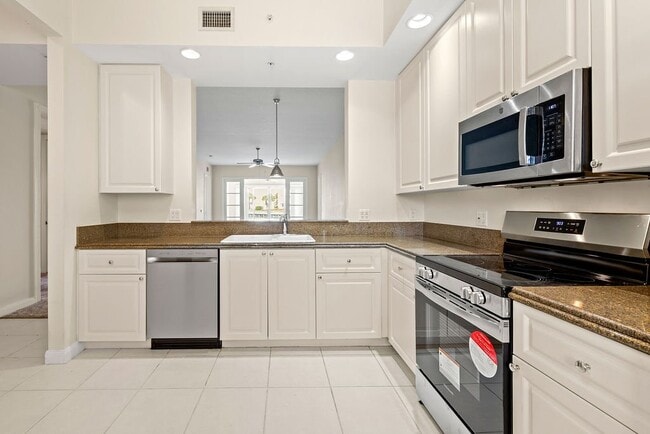 Photo - 17 Harbour Isle Dr W Unit 103