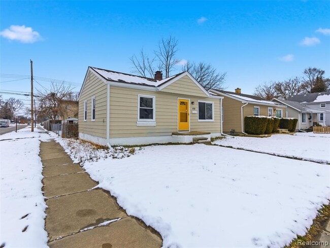 Photo - 108 W Kalama Ave