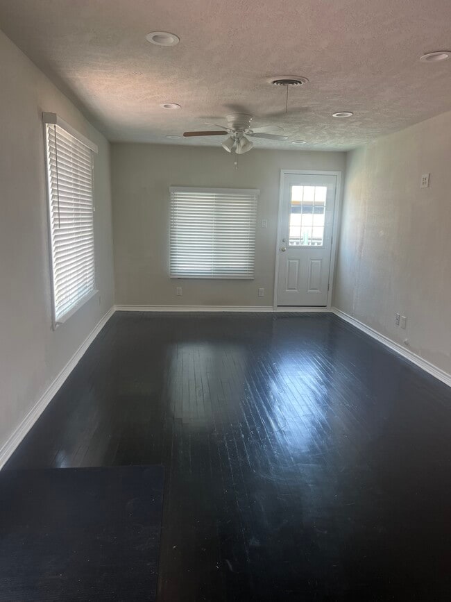 LR - 705 Church St Unit A2ndFL