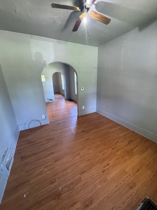 Photo - 703 Ashwood Ave