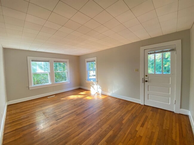 Photo - 210 E 28th St