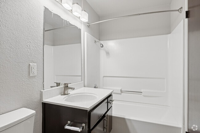2BR, 2BA - 1,015SF - Primary Bathroom