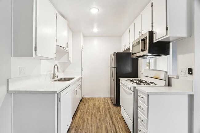 Photo - Granada Palms Apartments