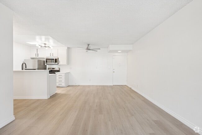2 habitaciones, 2 baños - 1000 pies cuadrados - Comedor - 10844 Rose Ave
