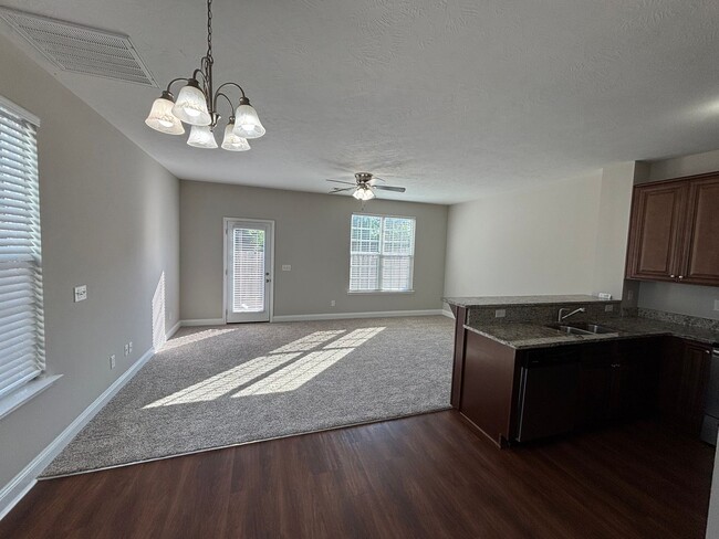 Photo - 810 Benelli Ln