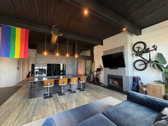 Photo - 3323 N Paulina St