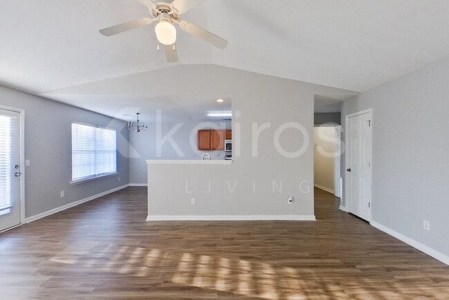 Photo - 261 Alexander Pointe Dr