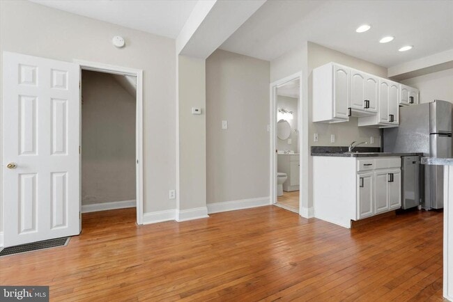 Photo - 400 Green Ln Unit 1