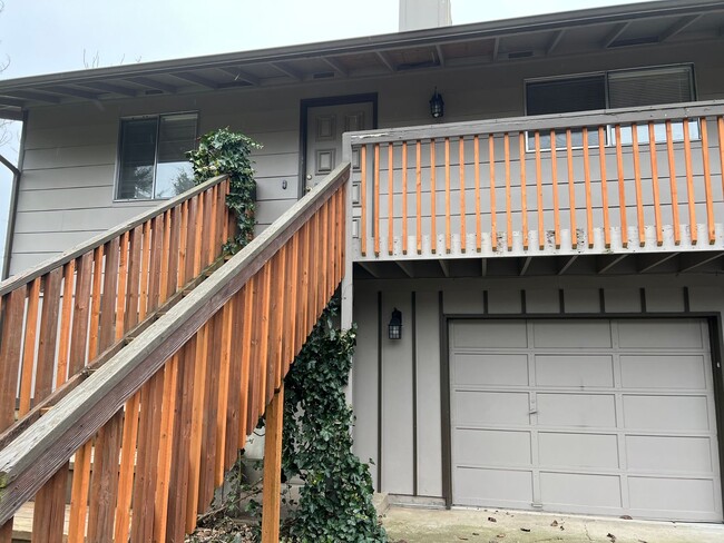 Building Photo - H8225-8227 Unit 8227