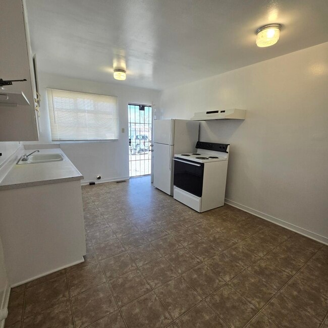 Photo - 205 Madison St NE