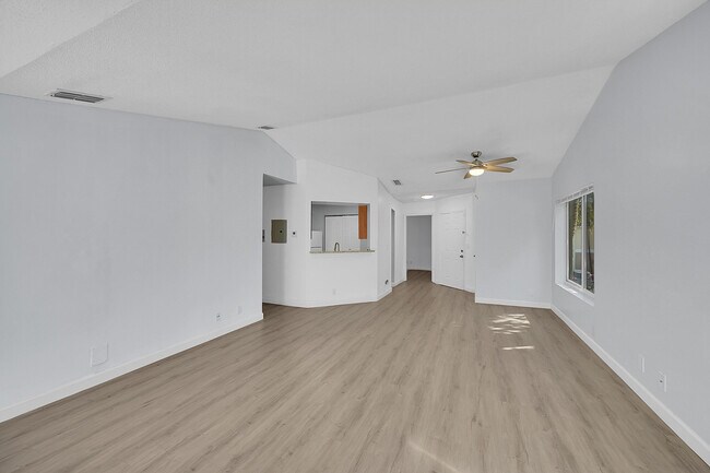 Photo - 815 Boynton Beach Blvd Unidad 14-201