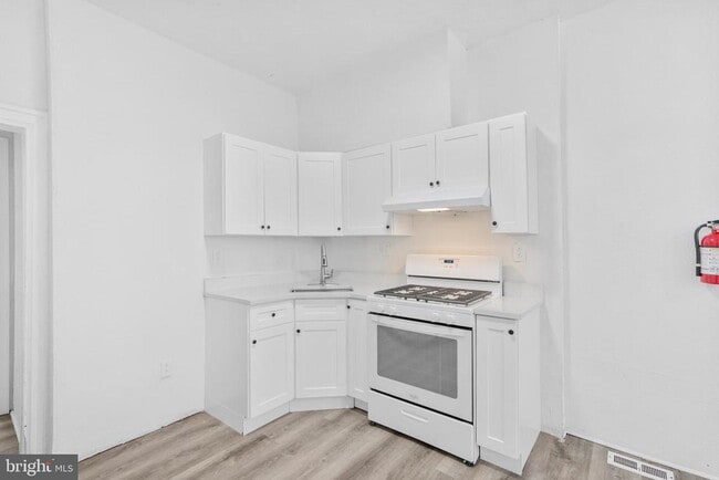 Building Photo - 2423 N Bouvier St Rental