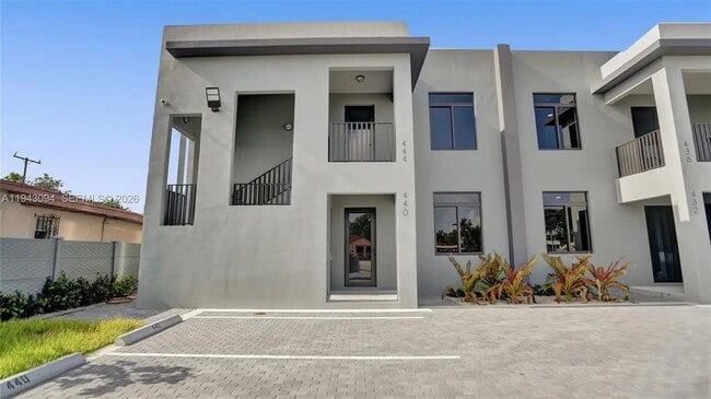 Photo - 444 E 16th St Unit 444