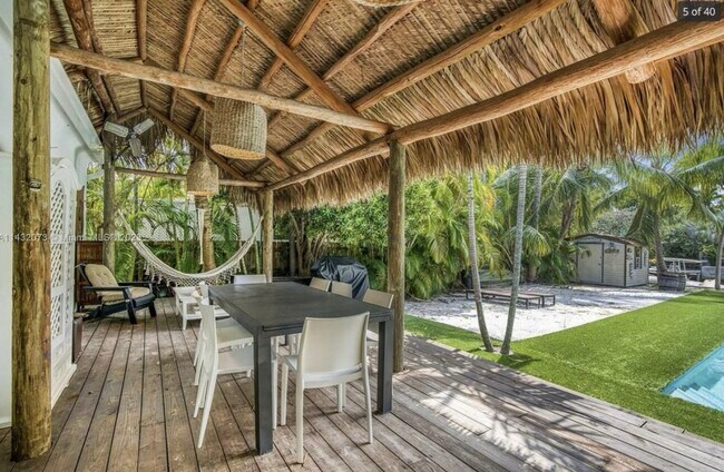 Photo - 7960 Hawthorne Ave