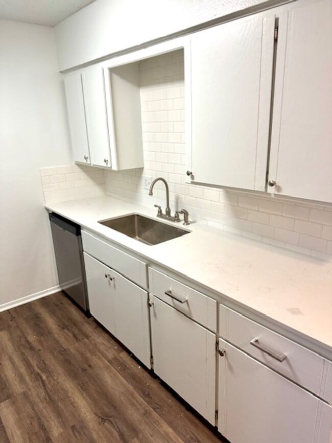 Photo - Very nice updated 2 bedroom / 2 bath Duple...