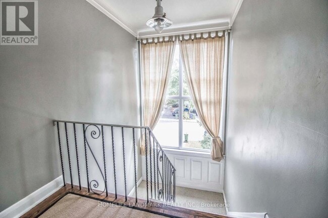 Photo - 66 Queensbury Ave Unit Upper