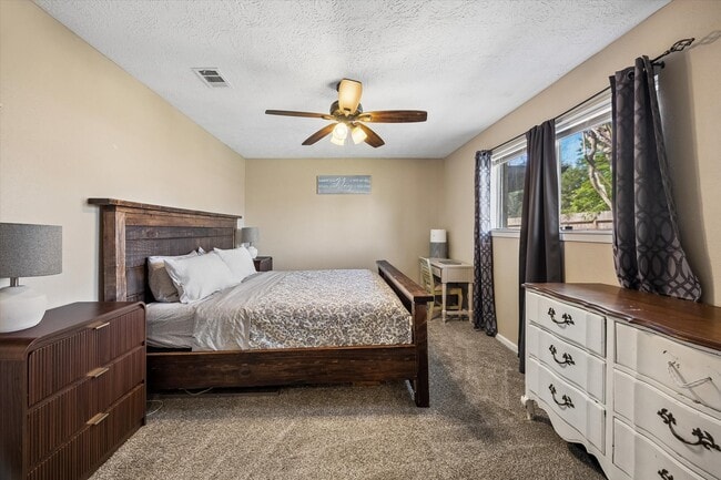 Photo - 6223 Vinewood Ln