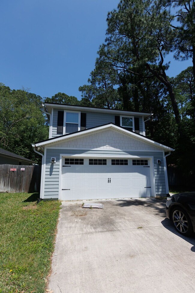 Photo - 3 Bedroom 2.5 bath home near Downtown with quick access to I-95 and the beaches