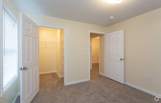 2BR, 2BA -1100 SF - Chase Park Apartments