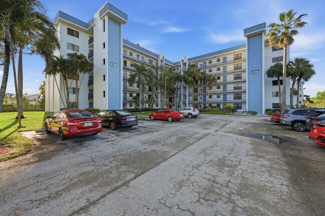 Building Photo - 4700 Lucerne Lakes Blvd W Unit 103