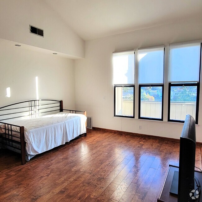 Building Photo - Bliss: Furnished 1BR Condo with Pool and P...