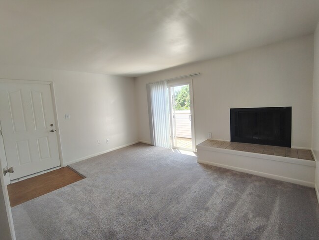 Building Photo - 600 Reusens Rd