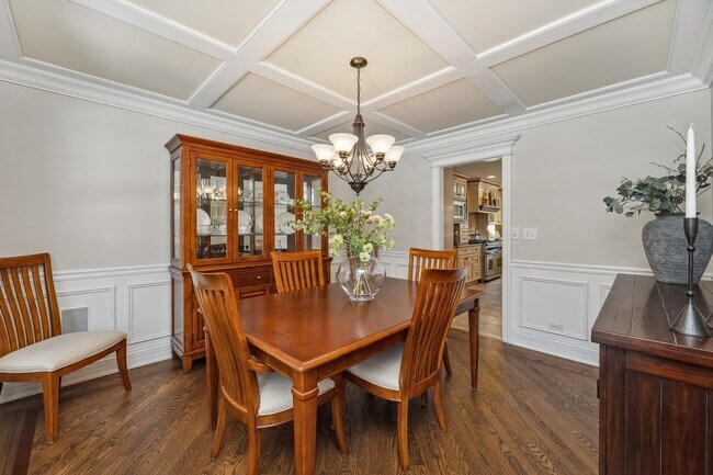 2104 Kenton Ln