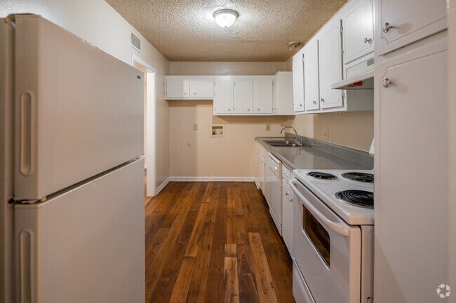2BR, 1BA - 950SF - Kitchen