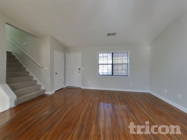 Photo - 2740 Chickory Hill