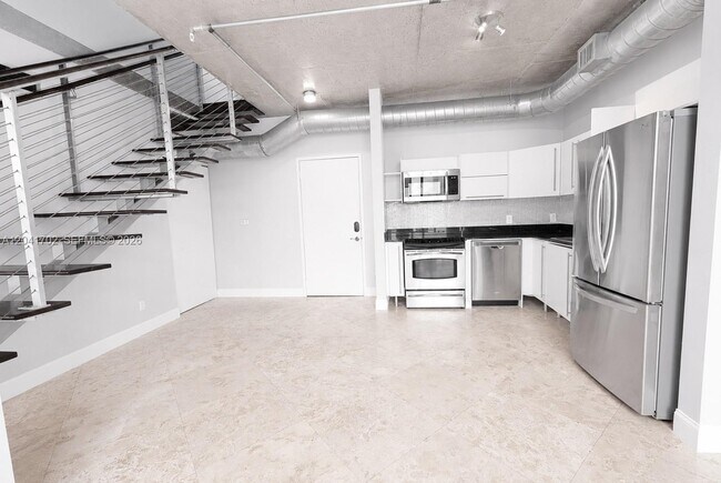 Photo - 690 SW 1st Ct Unidad 3118
