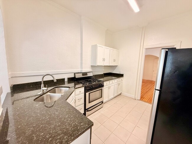 Building Photo - Gorgeous 1 Bed 1 Bath Apartment in Cap Hill! Available NOW! Unit 3