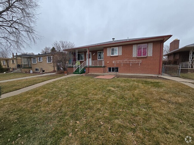 Building Photo - This classic and charming ranch-style home...