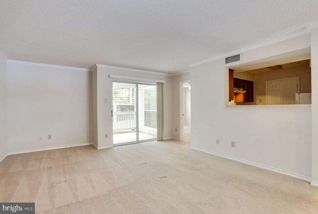 Building Photo - 1511 Lincoln Way Unit 104