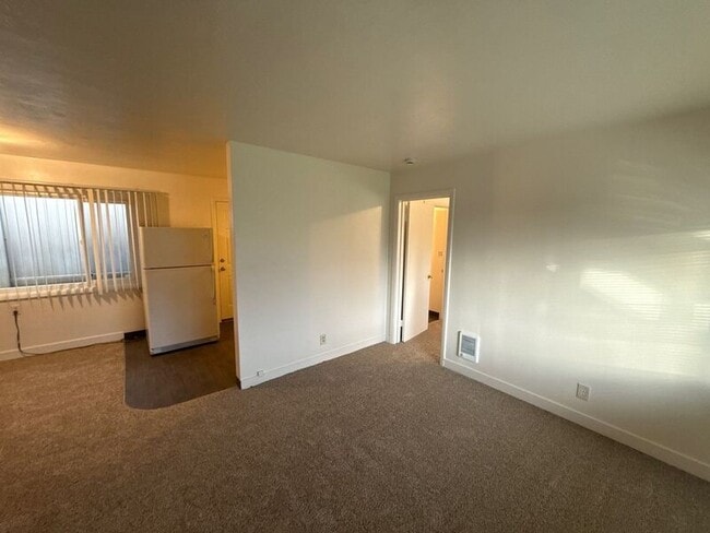 Photo - 273 Kearney St S