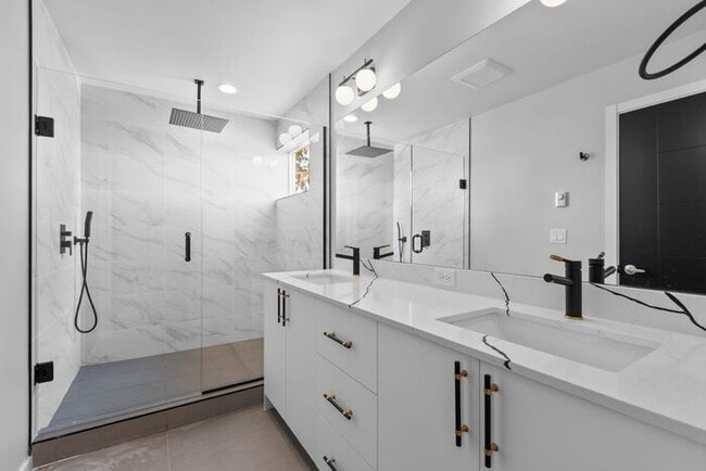 Photo - Newly Built Air-Conditioned Luxury Townhome in Highly Desired Admiral