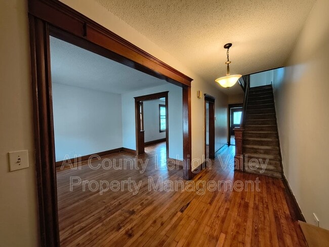 Photo - 634 Seitz St
