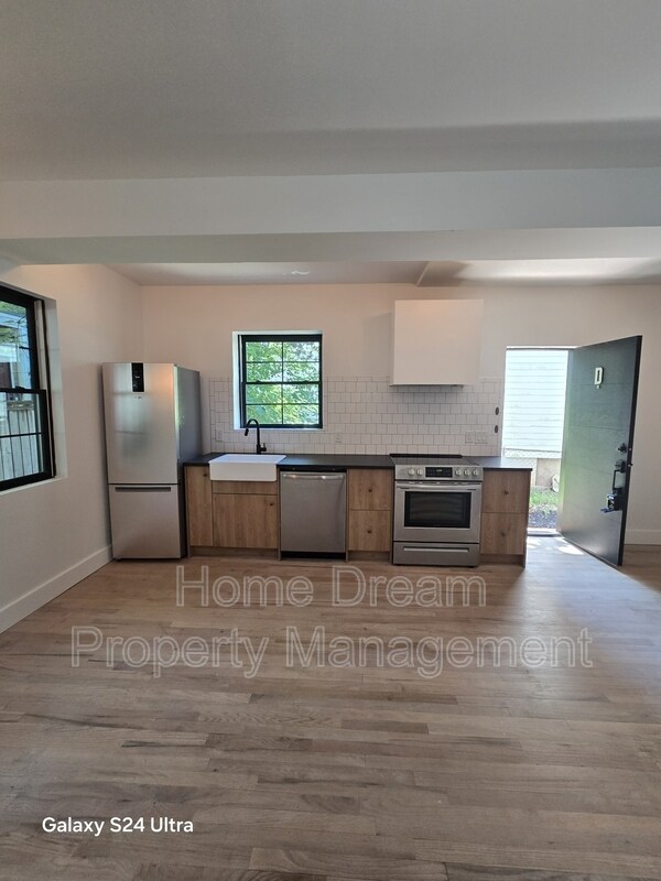 Photo - 1401 Charles St