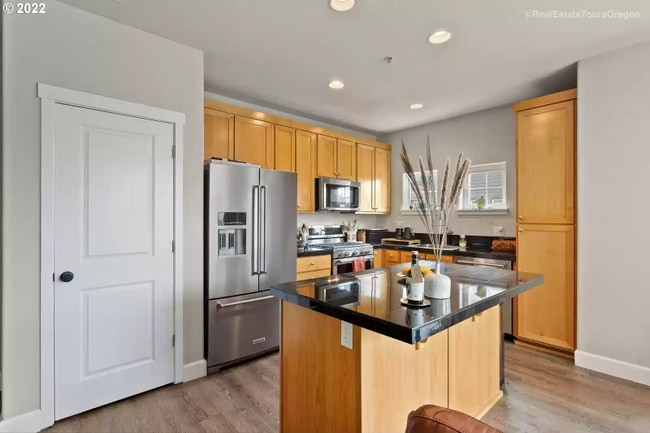 Photo - 1000 SW 170th Ave Unit 202