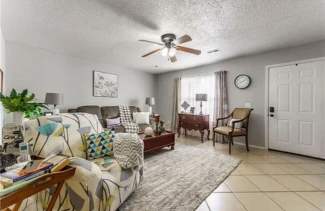 Building Photo - 3304 SW Landau Ct Unit Apartment 2